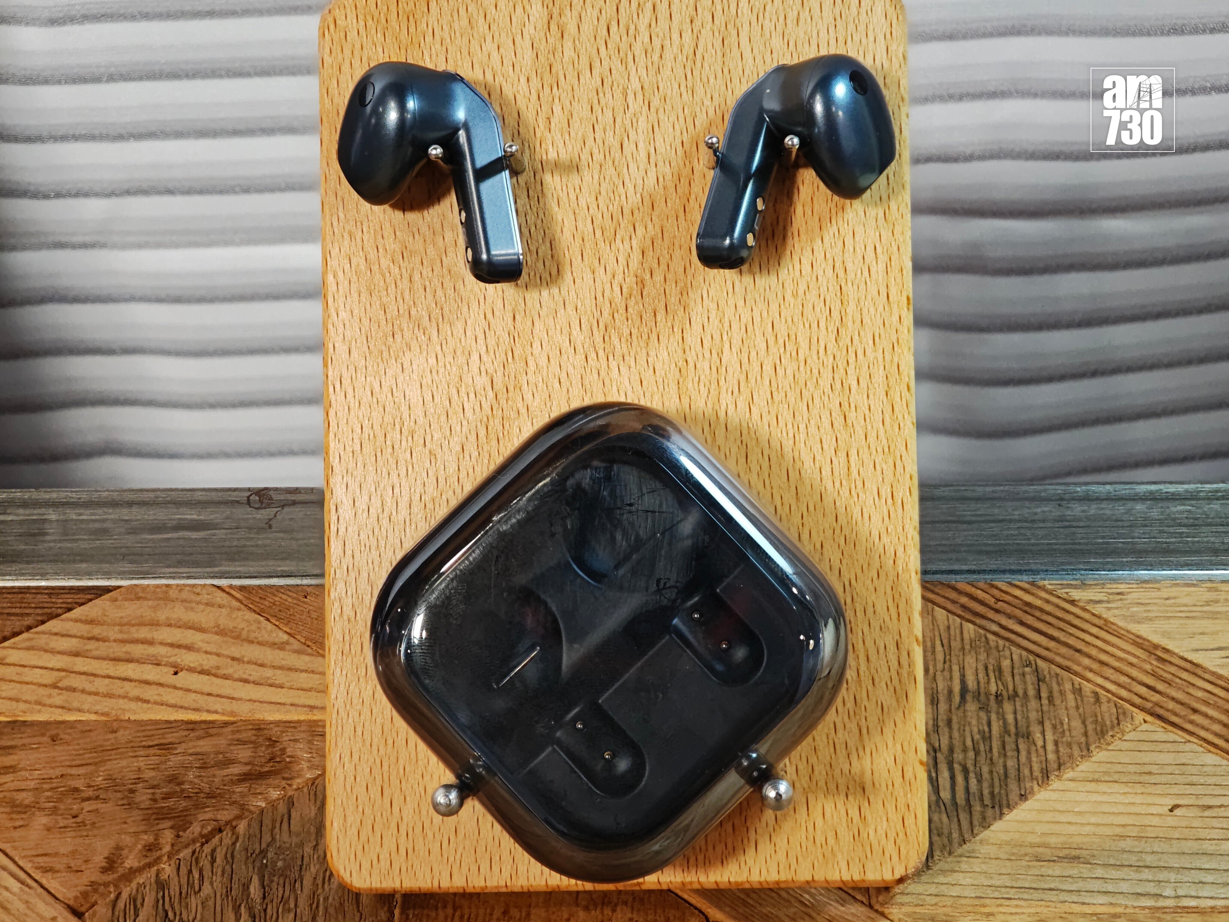 Samsung Galaxy Buds4採用開放式設計。