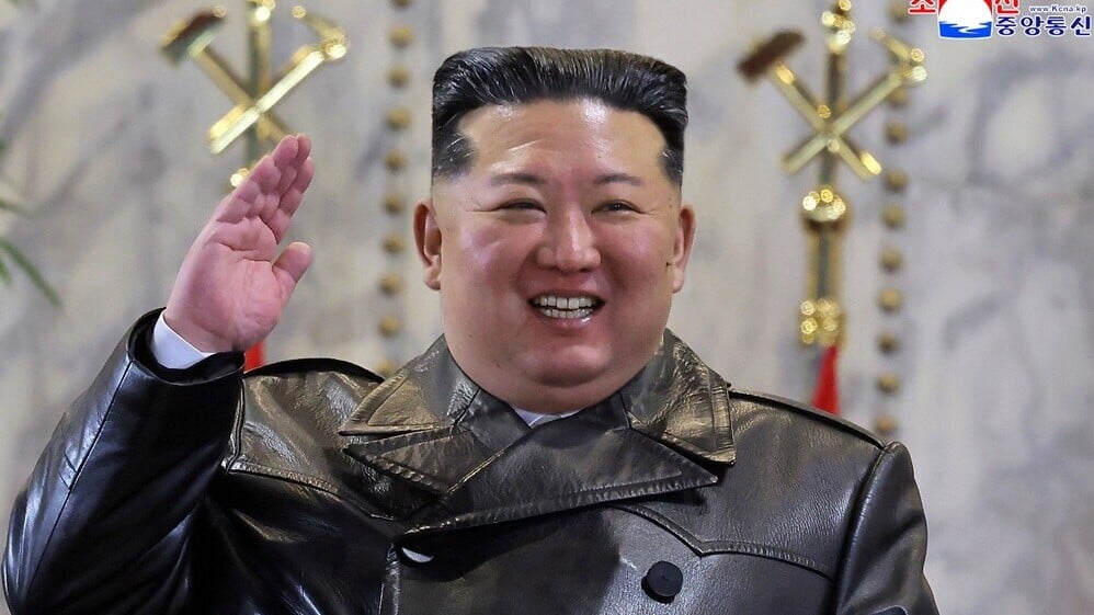 北韓官媒頌揚金正恩為「天下第一偉人」，南韓傳媒：個人崇拜升級。(Reuters)