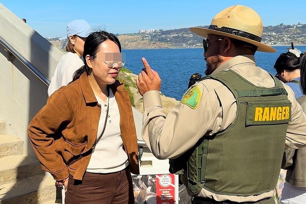 巡邏員表示不會開立罰單,但要求該家庭立即離開La Jolla Cove海邊。(FB)