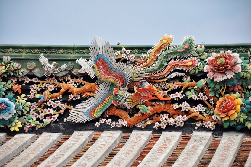 城隍廟剪瓷雕中的花鳥作品,栩栩如生,十分立體。(圖片來源:視覺中國)