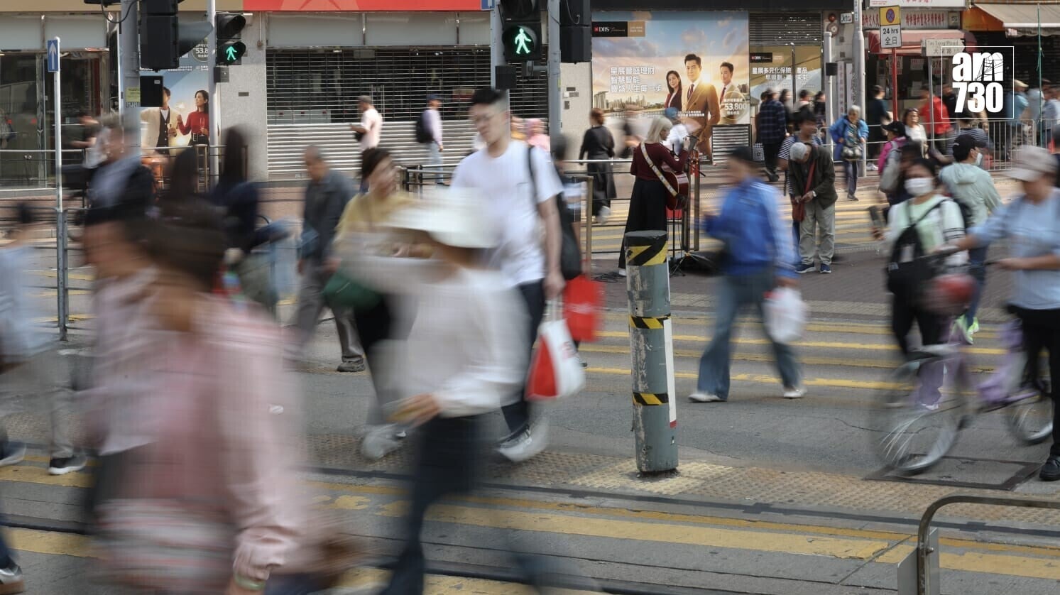 財政司司長陳茂波出席電台聯播節目，有聽眾致電詢問為何財政預算案沒有派消費券，亦有聽眾說感到失望(資料圖片)