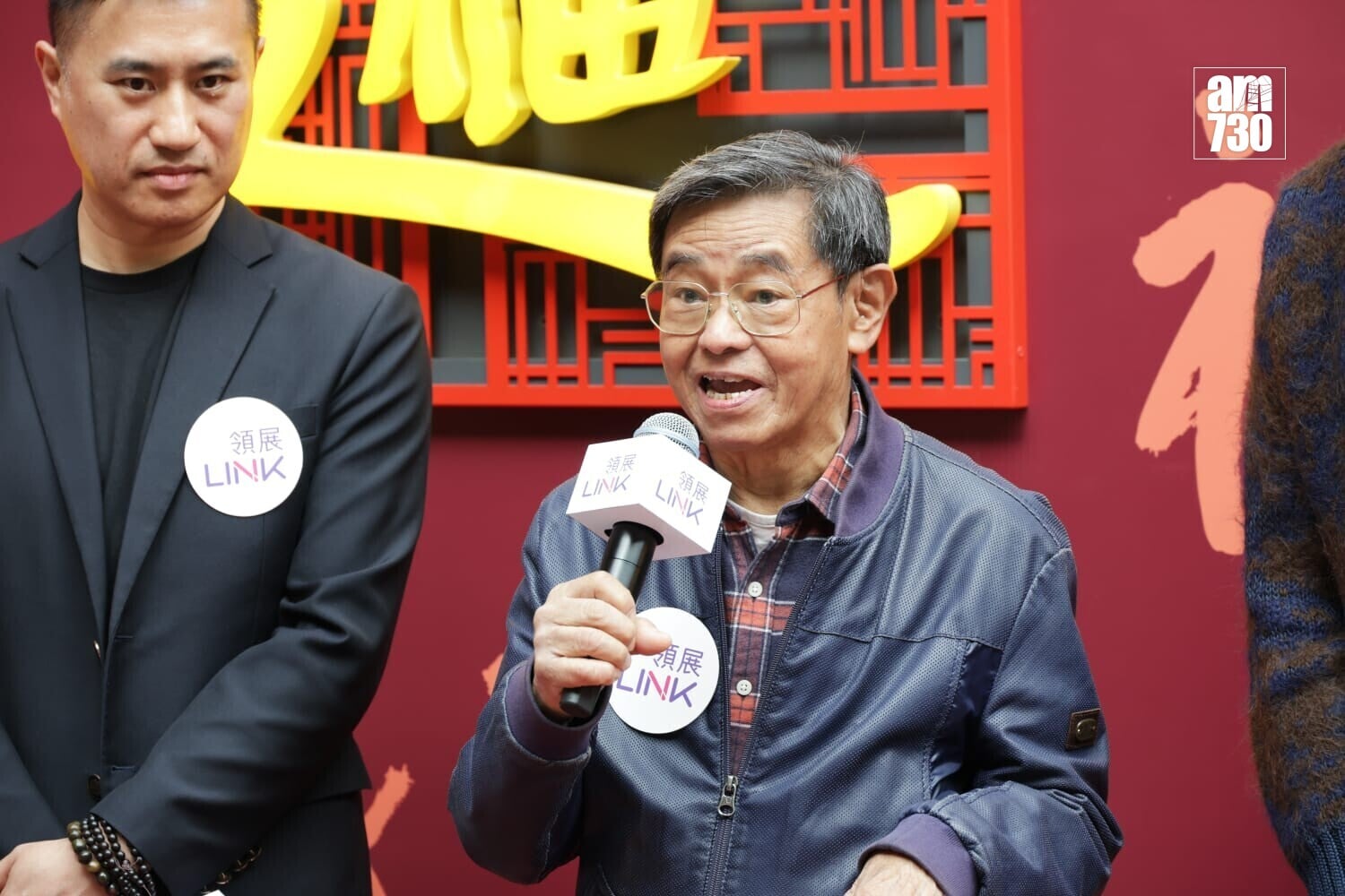 領展黃大仙《福牆》正式揭幕,匯集108幅跨界別跨世代人士墨寶。(吳康琦攝)