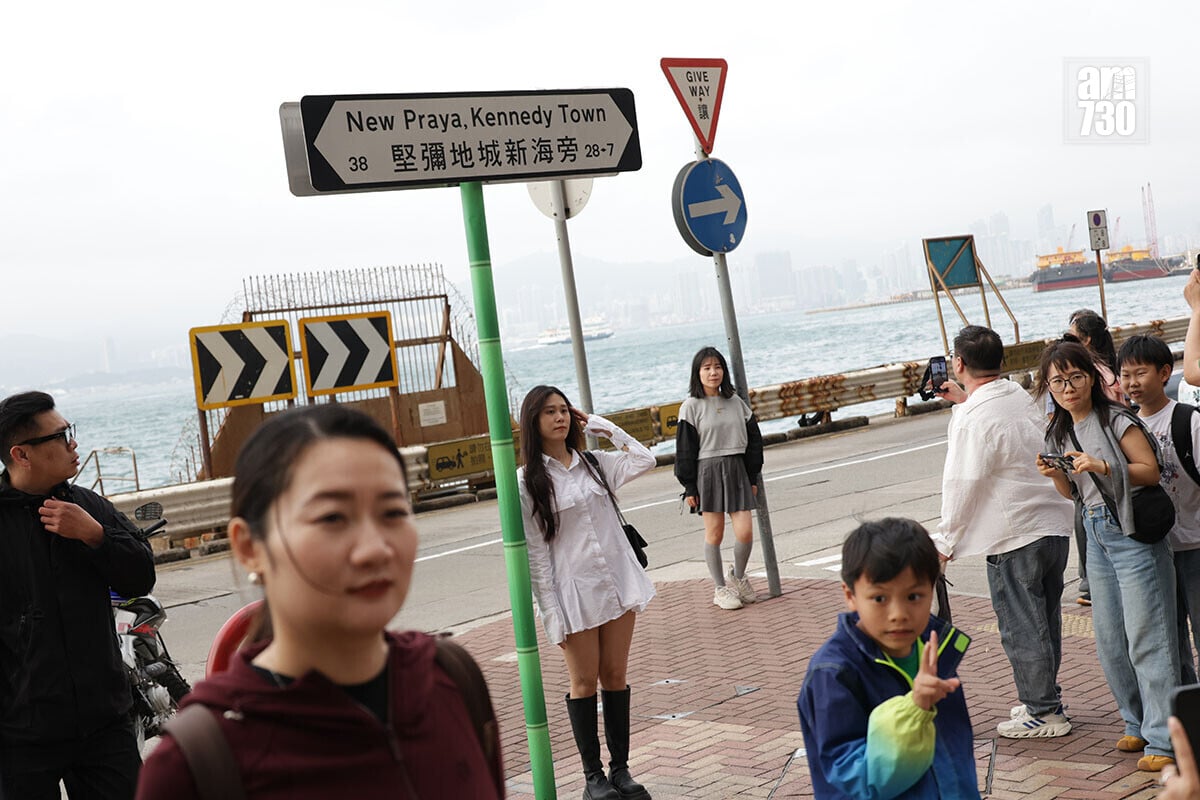 江玉歡理解旅客去外地旅遊會影相留念。(資料圖片/吳康琦攝)