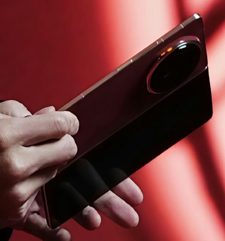 在性能數據方面,Magic V6 已經通過 3C 認證,最令人關注的提升在於其電力續航