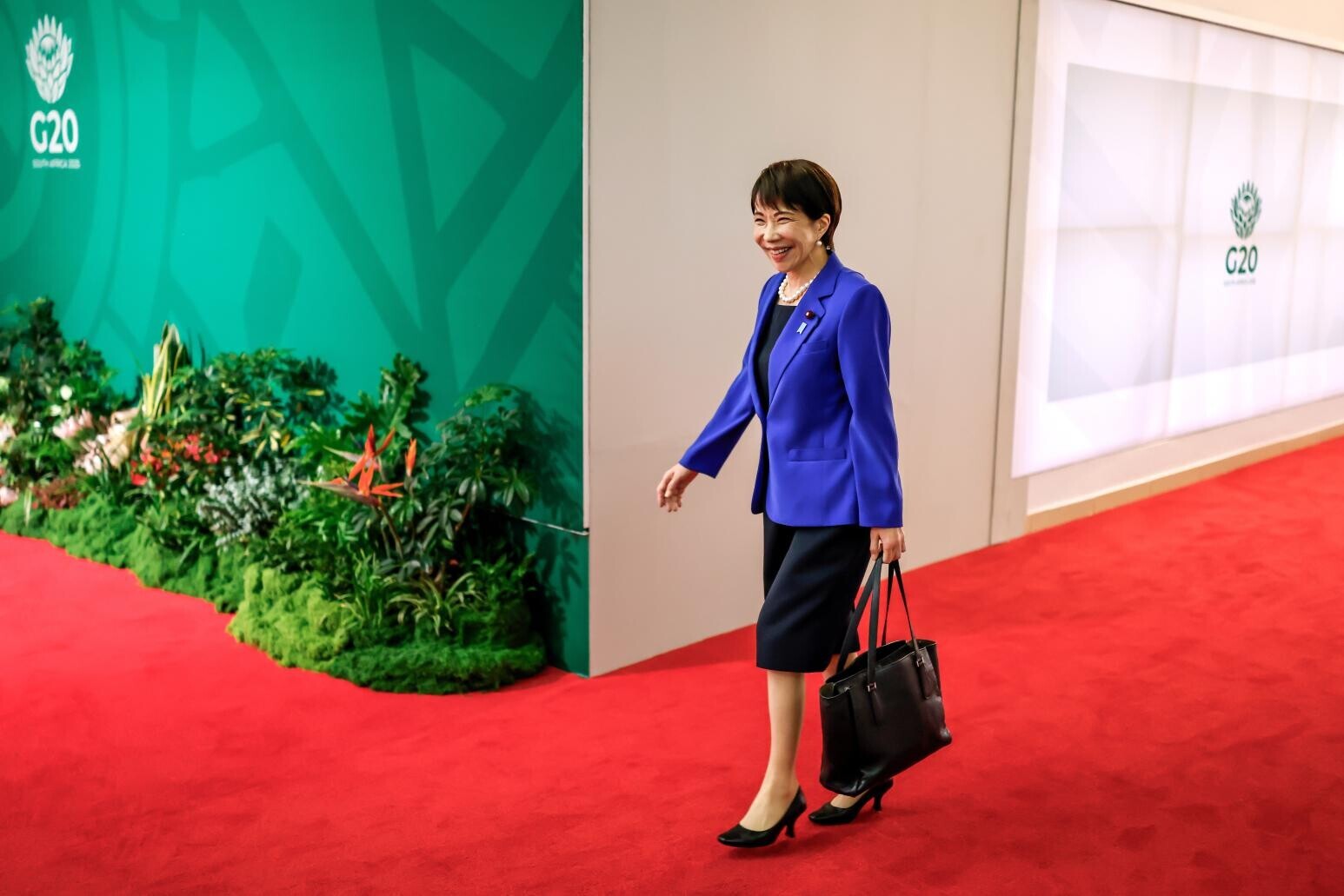日本首相高市早苗的鞋子價格親民。(圖/美聯社)
