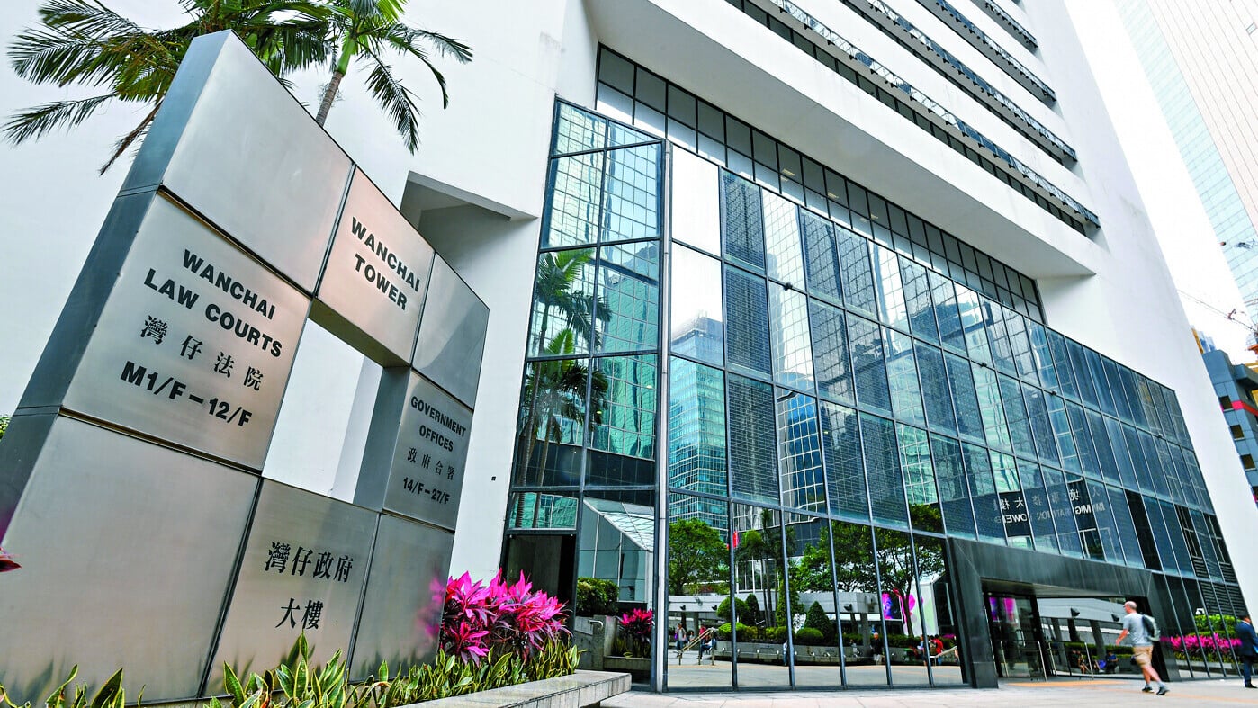 兩名男子被指是「香港民主建國聯盟」成員、推動「港獨」，被控《香港國安法》下「串謀分裂國家」罪，他們早前認罪，法官練錦鴻今日於區域法院判刑