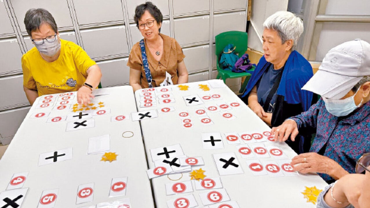 「智」緊要有「里」友善社區計劃 計劃舉辦多元健腦小組活動，訓練參加者的認知能力。