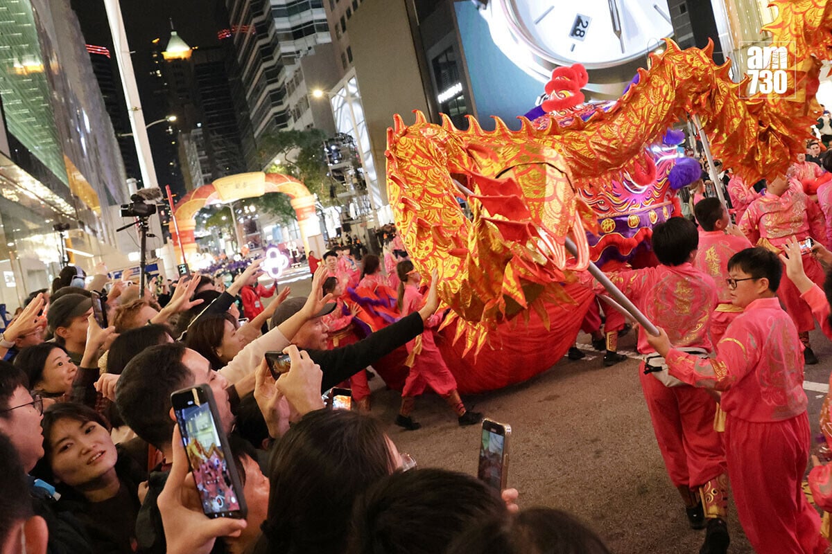 2026年丙午馬年，不少市民在農曆新年假期外出賀年，圖為初一花車巡遊。(資料圖片／吳康琦攝)