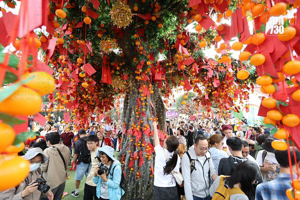 2026年丙午馬年,不少市民在農曆新年假期外出賀年,圖為林村許願樹。(資料圖片/鍾式明攝)