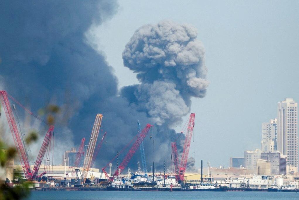 巴林美軍第五艦隊總部遭伊朗飛彈襲擊。(圖/路透)