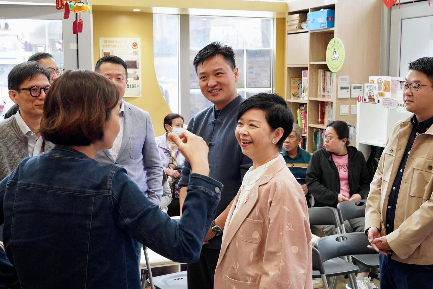 何永賢介紹《簡樸房條例》。(鄭泳舜FB)