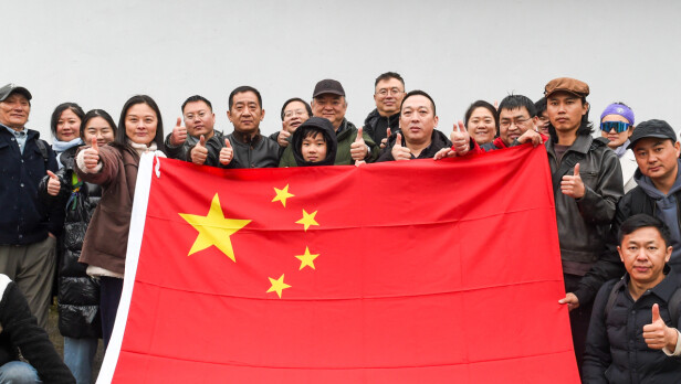 18名中國公民昨日從伊朗，經阿塞拜疆南部阿斯塔拉，撤離至阿塞拜疆境內。（新華社）