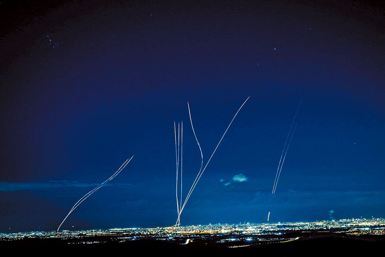 美以襲伊朗 以色列防空導彈截擊來襲伊朗導彈。