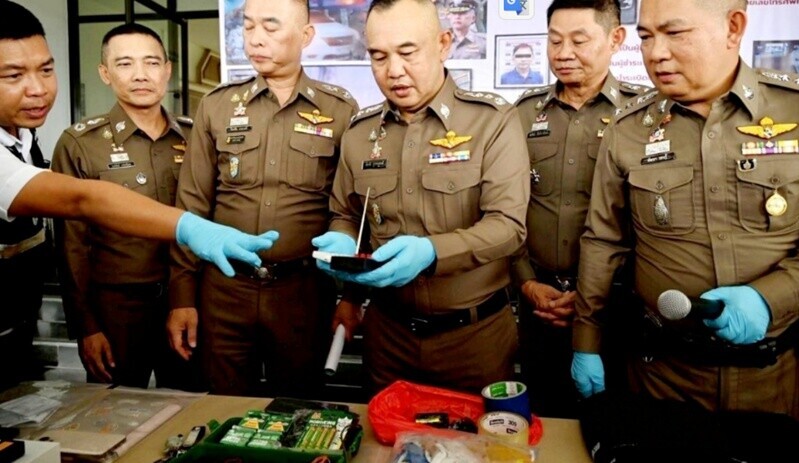 警方在搜查3名疑犯住所期間,檢獲疑似用於引爆的遙控裝置等。(X)