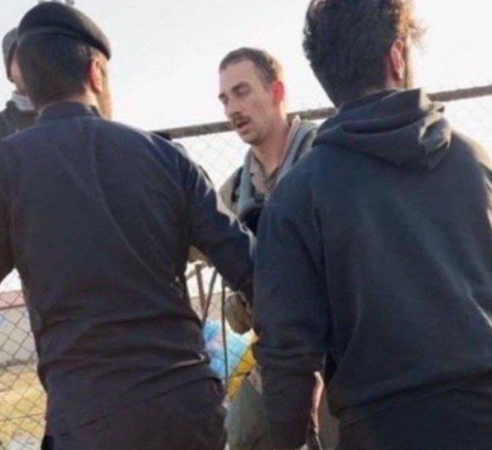 一架美軍F-15戰機在科威特上空,疑遭友軍意外擊落,機師及時逃生獲救(X)