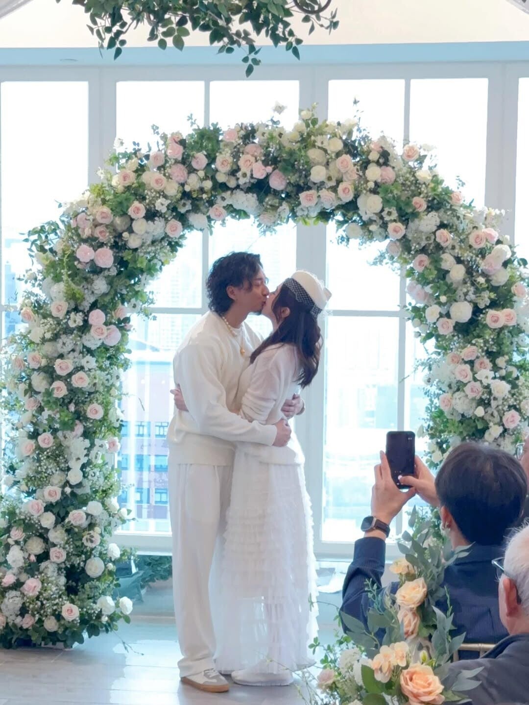 現年40歲嘅梁雨恩(Cathy)日前結婚,在社交平台出Post感謝另一半