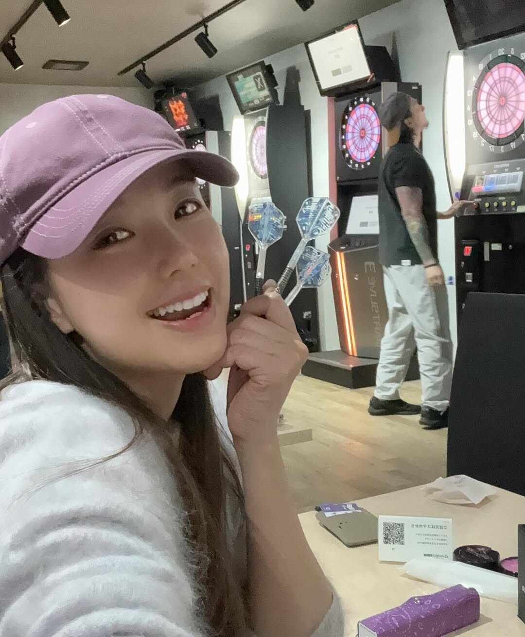 現年40歲嘅梁雨恩(Cathy)不時在社交平台更新近況