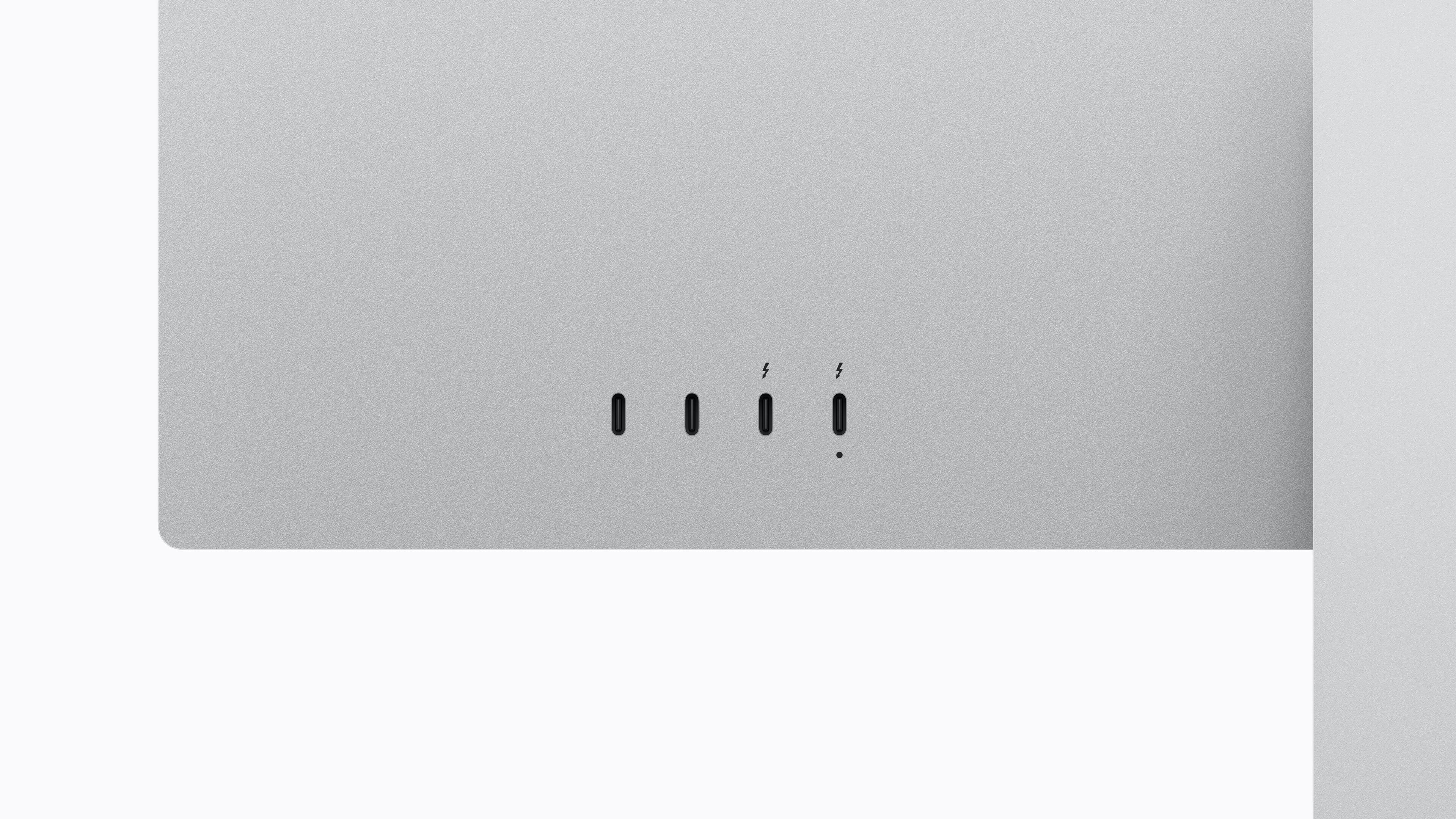 Studio Display XDR配備兩個Thunderbolt 5連接埠及兩個USB-C連接埠。