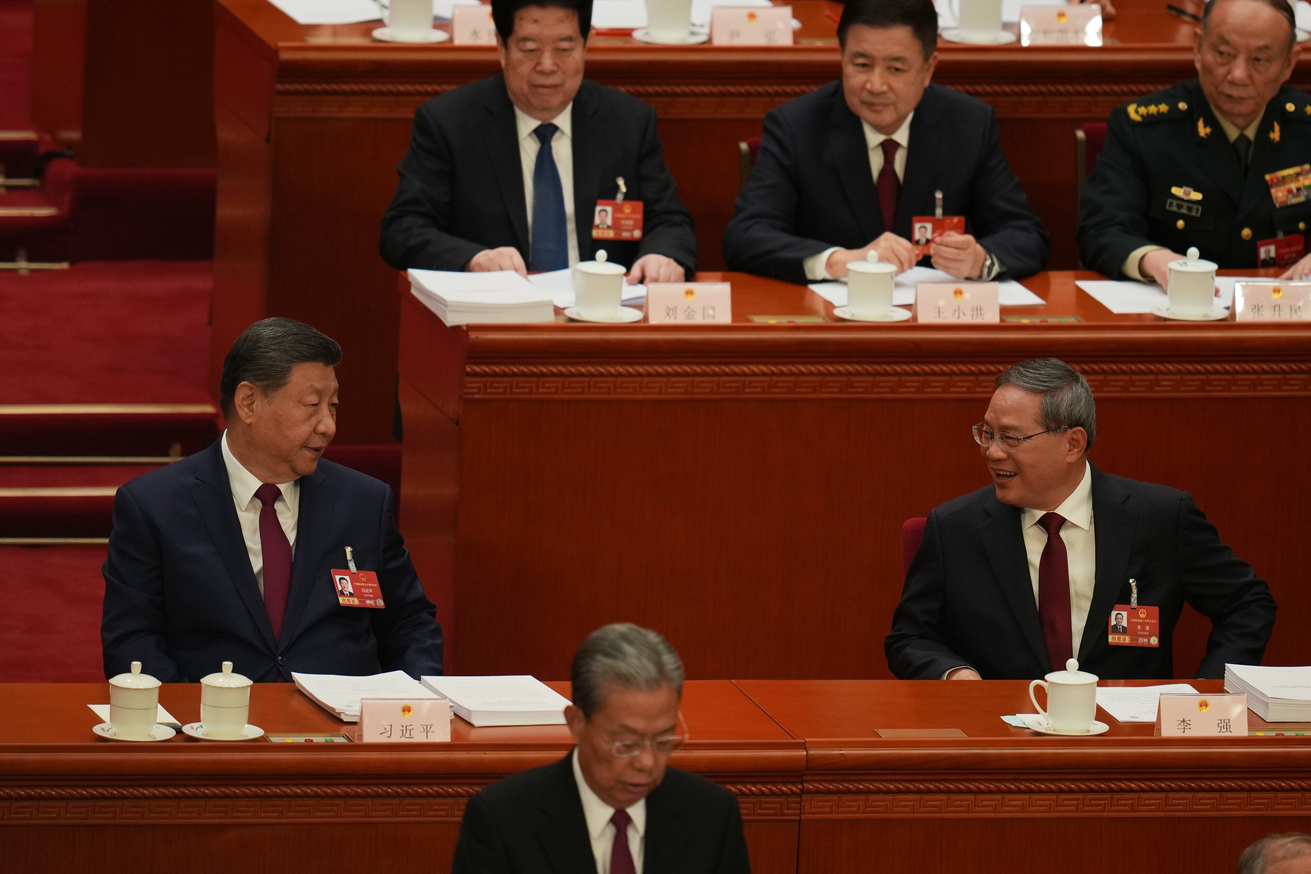 十四屆全國人大四次會議在北京人民大會堂開幕,總理李強發表工作報告。中共中央總書記、國家主席習近平在主席台就座。(美聯社)