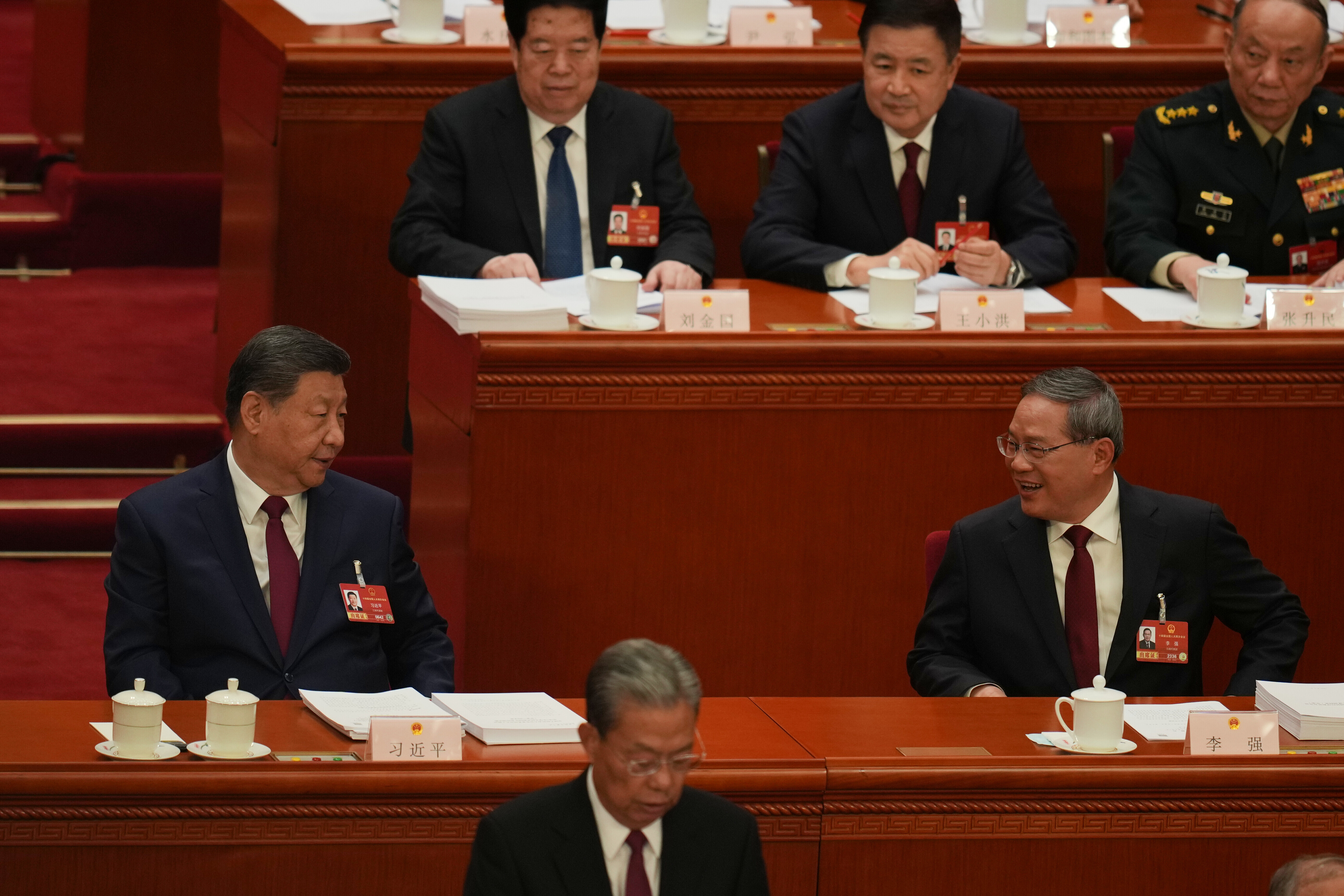 十四屆全國人大四次會議在北京人民大會堂開幕,總理李強發表工作報告。中共中央總書記、國家主席習近平在主席台就座。(美聯社)