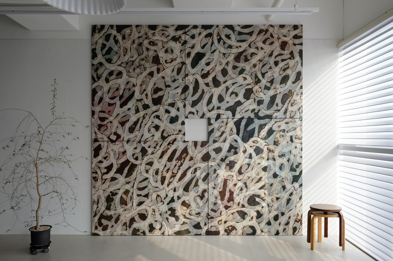 Casper Kang, STAR 324, 2025. Burnt hanji, oriental painting powdered pigments, graphite, hanji on linen hemp, 292 x 292 cm. Courtesy of the artist and Kimreeaa Gallery