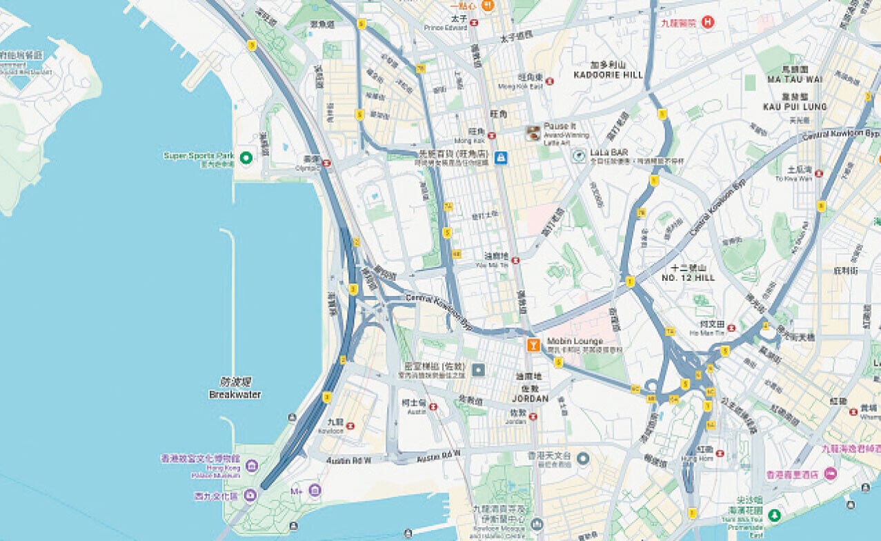 這幅來自Google Map 2026年的香港地圖,可以見到香港半個世紀以來大量的填海基建。