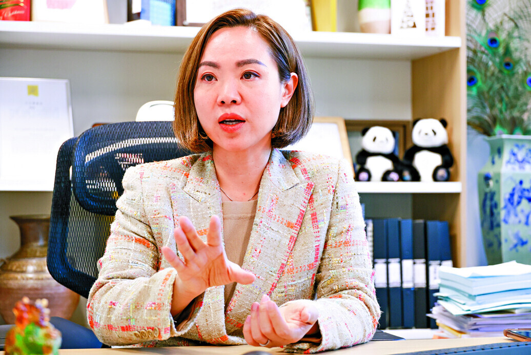 陳家珮涉在灣仔謝斐道逆線行車，被票控不小心駕駛。