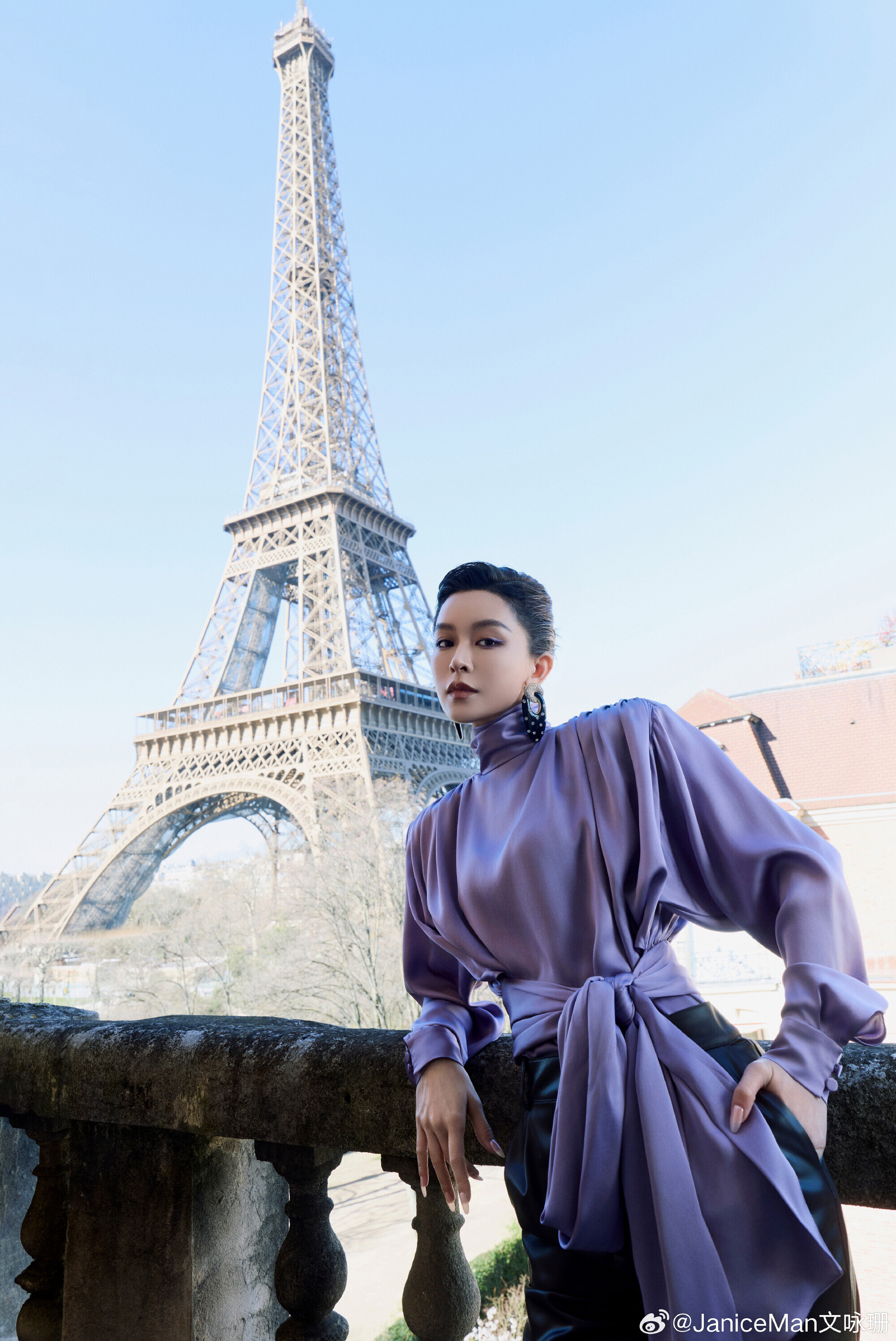 Janice Man文詠珊照片以巴黎鐵塔襯托