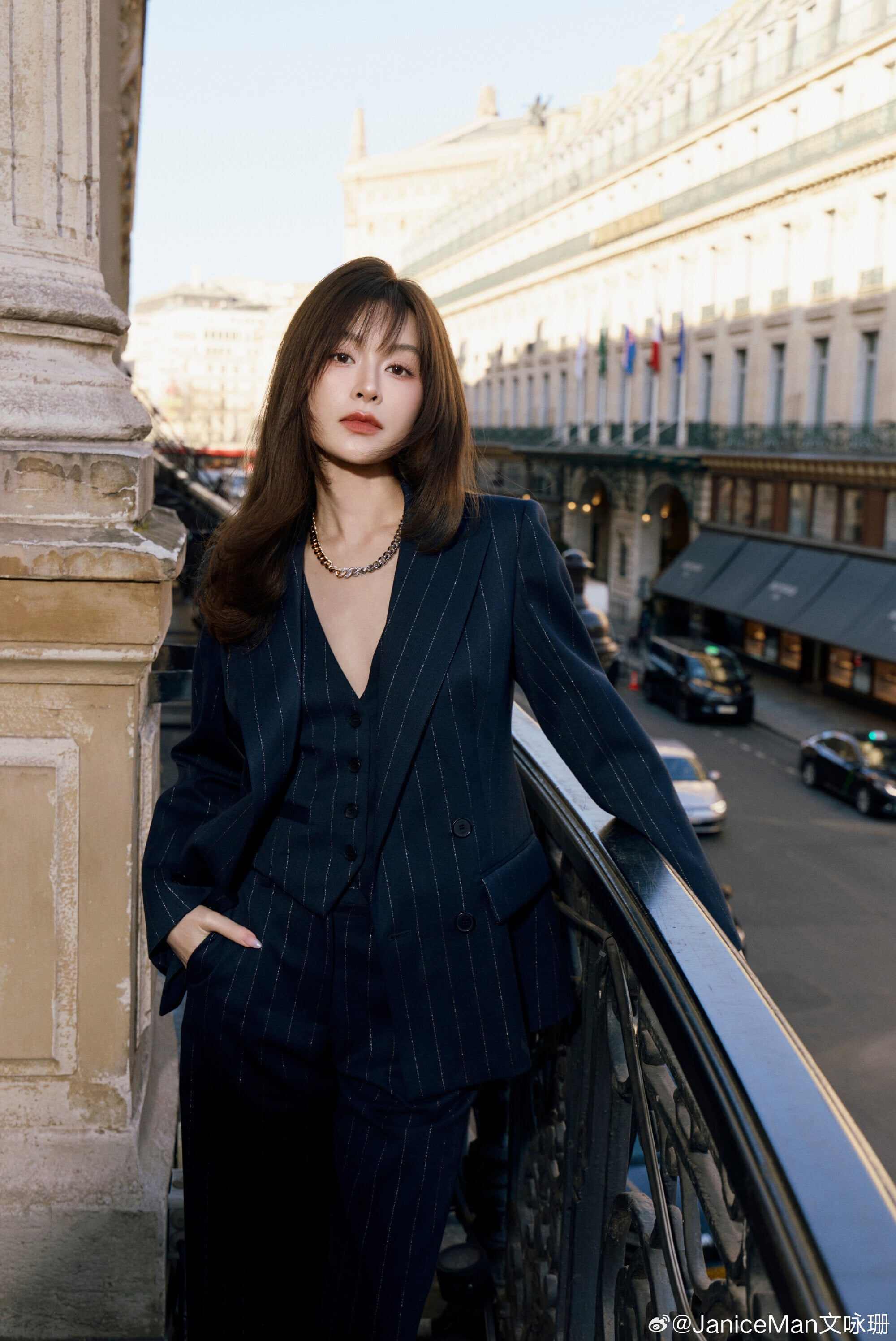 Janice Man文詠珊一口氣在微博分享多張時裝周靚相