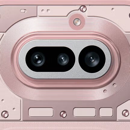 Phone (4a) 配備5000萬像素OIS主鏡頭、3.5倍OIS潛望式鏡頭及超廣角鏡頭。