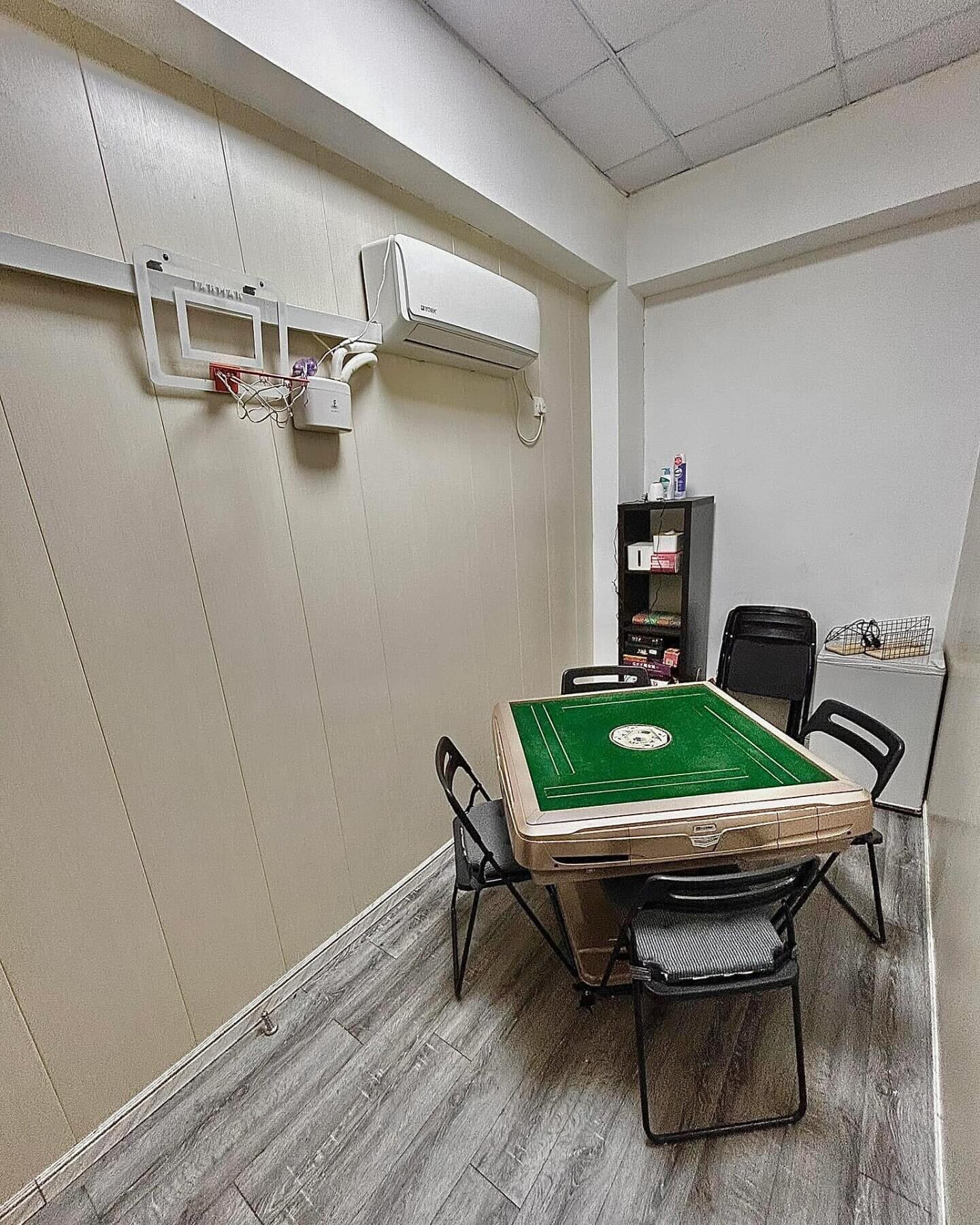 有網民在社交平台頂讓一間party room。(ikiyau@Threads)