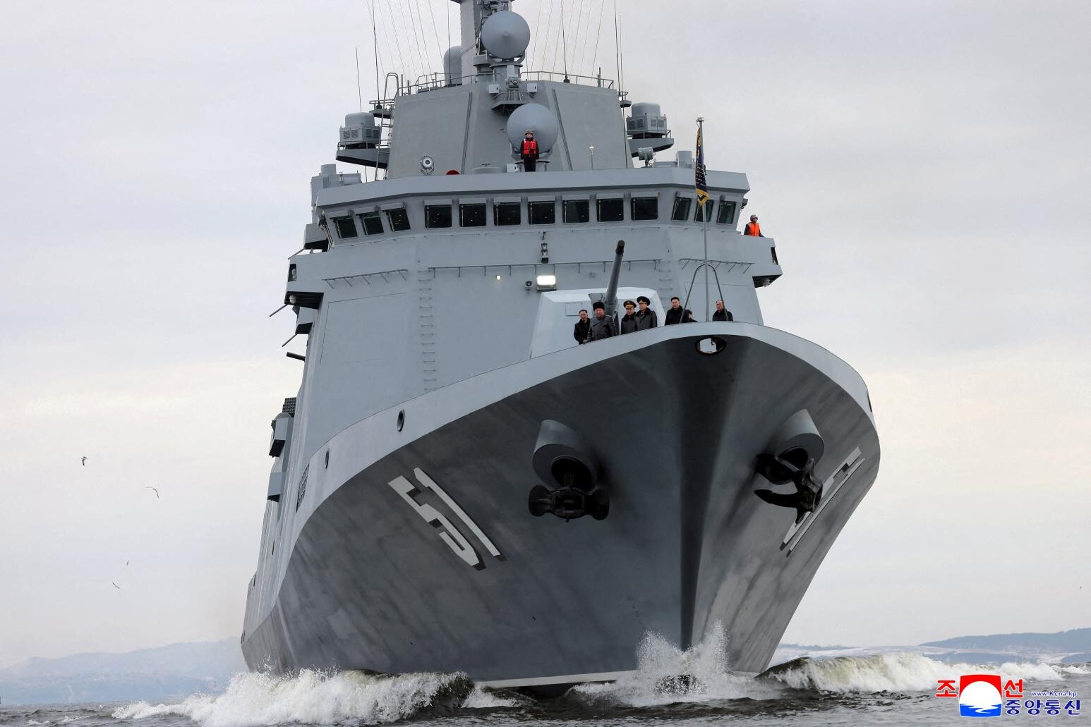 北韓軍力再升級!金正恩視察新型驅逐艦 稱海軍核武裝化取得進展