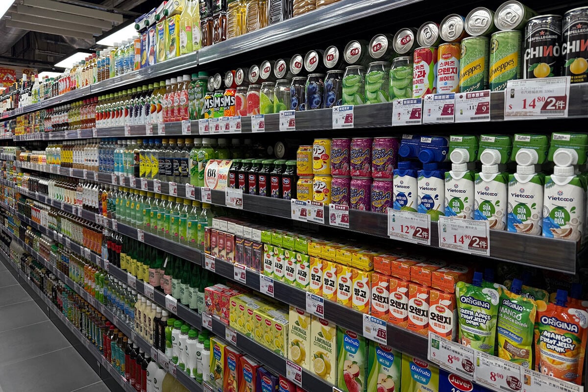 荃灣一間759阿信屋的貨品排列十分整齊,吸引不少顧客拍照「打卡」。(Threads用戶7.99xo圖片)