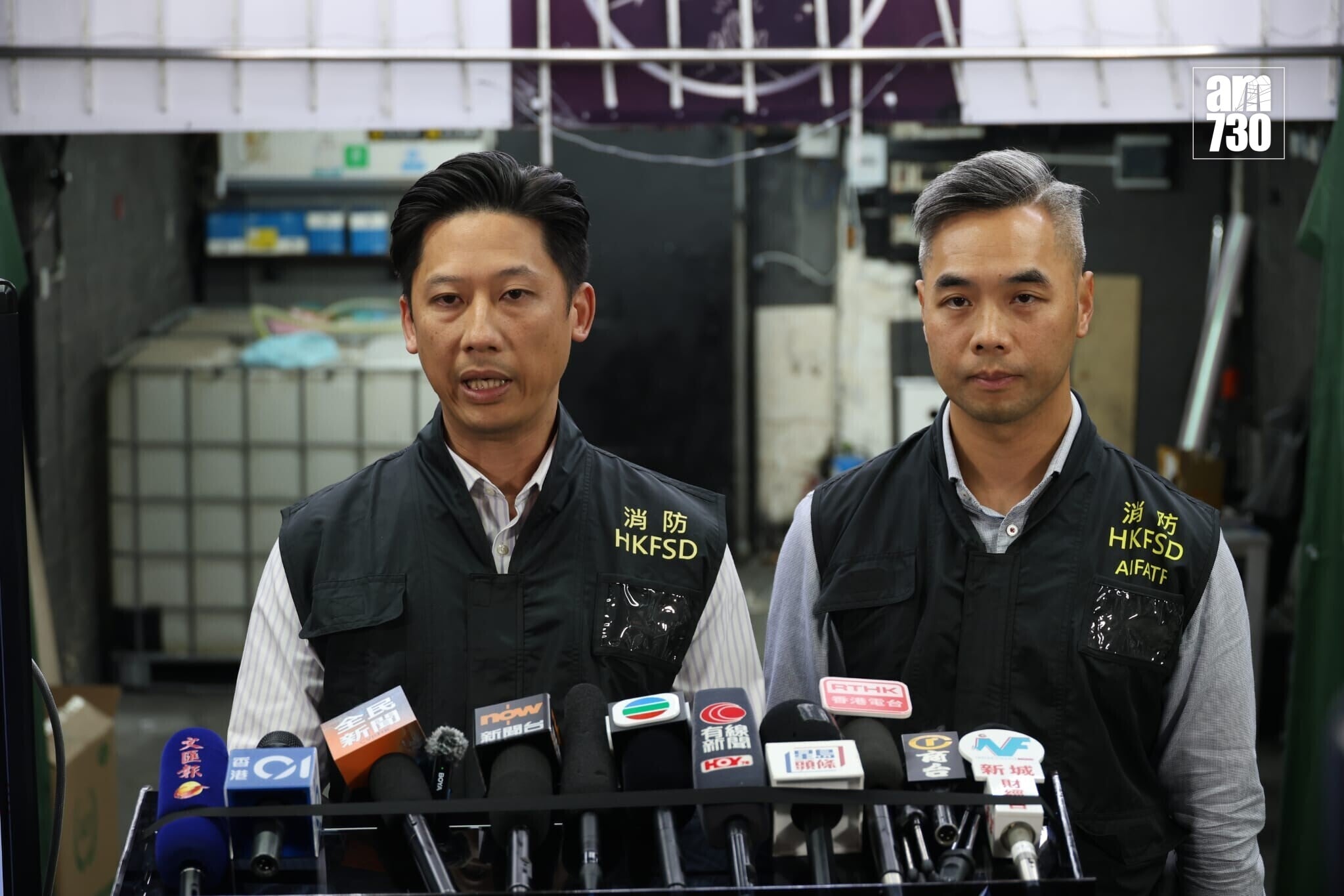 消防區長(危險品執法)吳頴哲、助理消防區長(危險品執法)黃文健。(鍾式明攝)