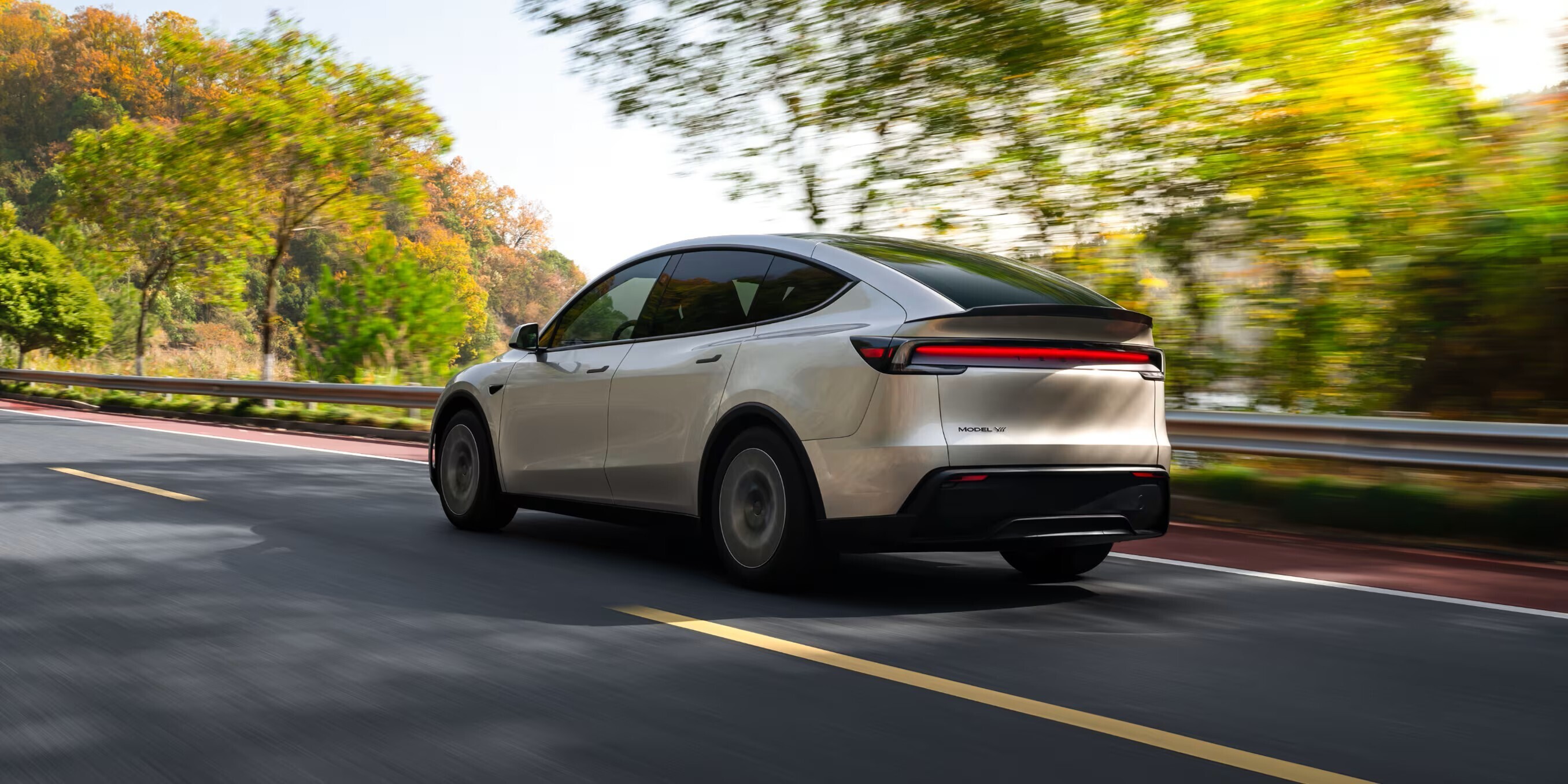 Tesla Model Y L軸距更長。