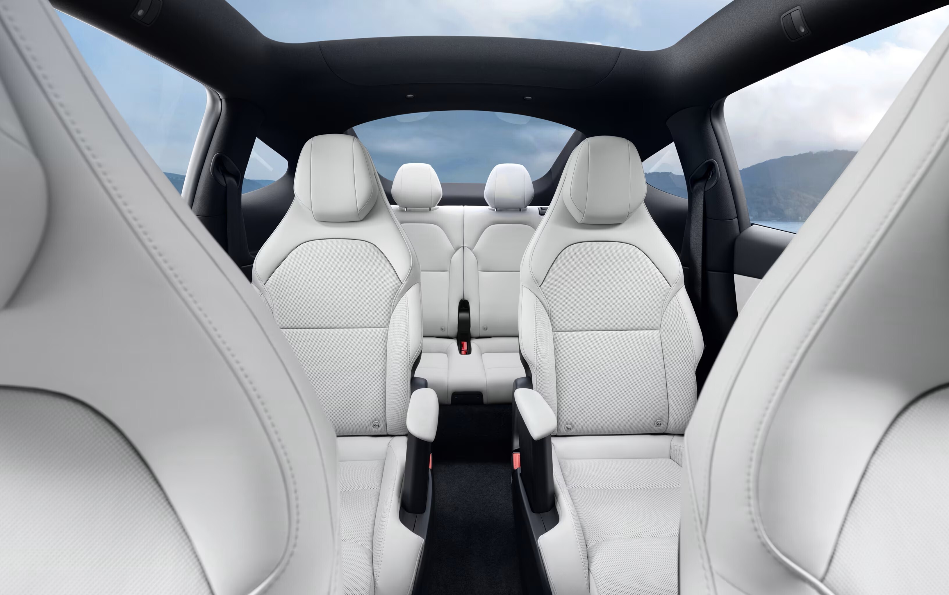 Tesla Model Y L為六座布局。