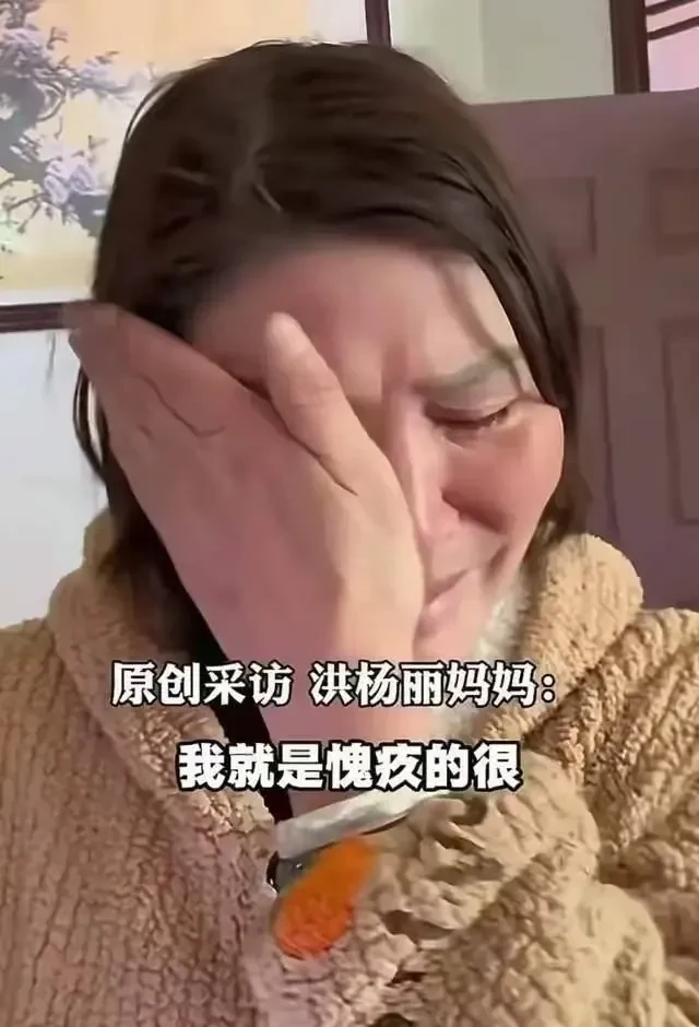 母親楊小英因女兒被遺棄非常自責