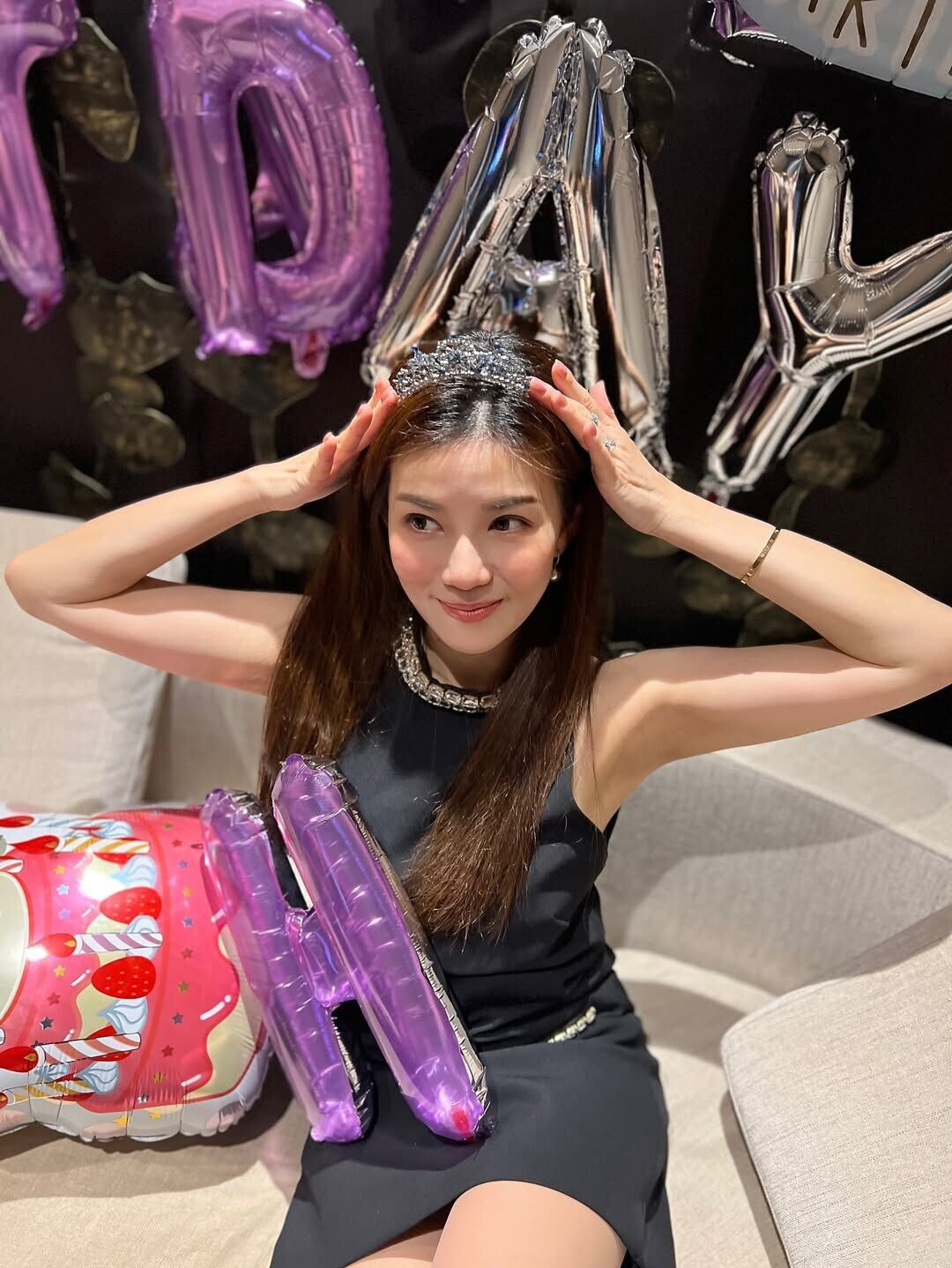 張美妮於社交平台分享慶祝46歲生日照片及影片