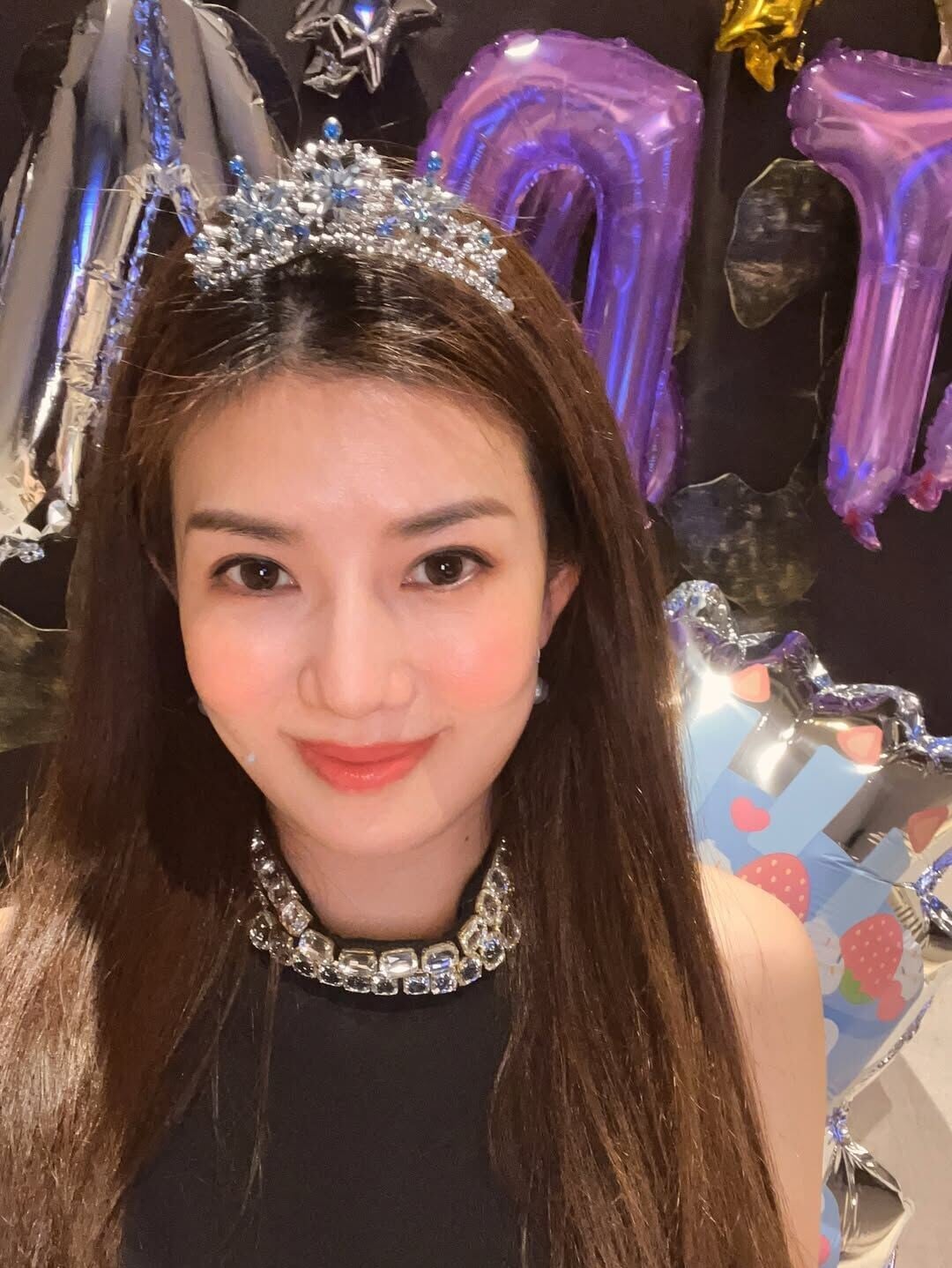 張美妮於社交平台分享慶祝46歲生日照片及影片