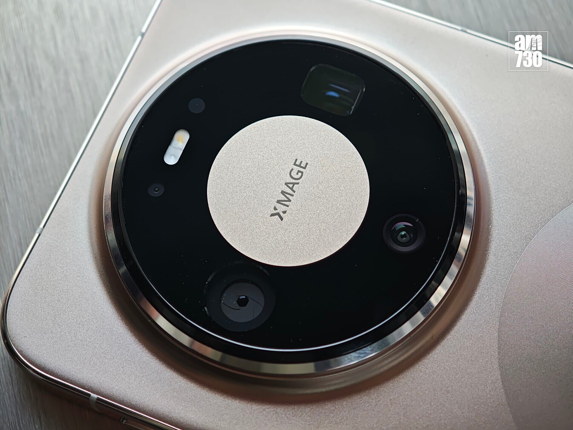 HUAWEI Mate 80 Pro搭載第二代紅楓影像系統。