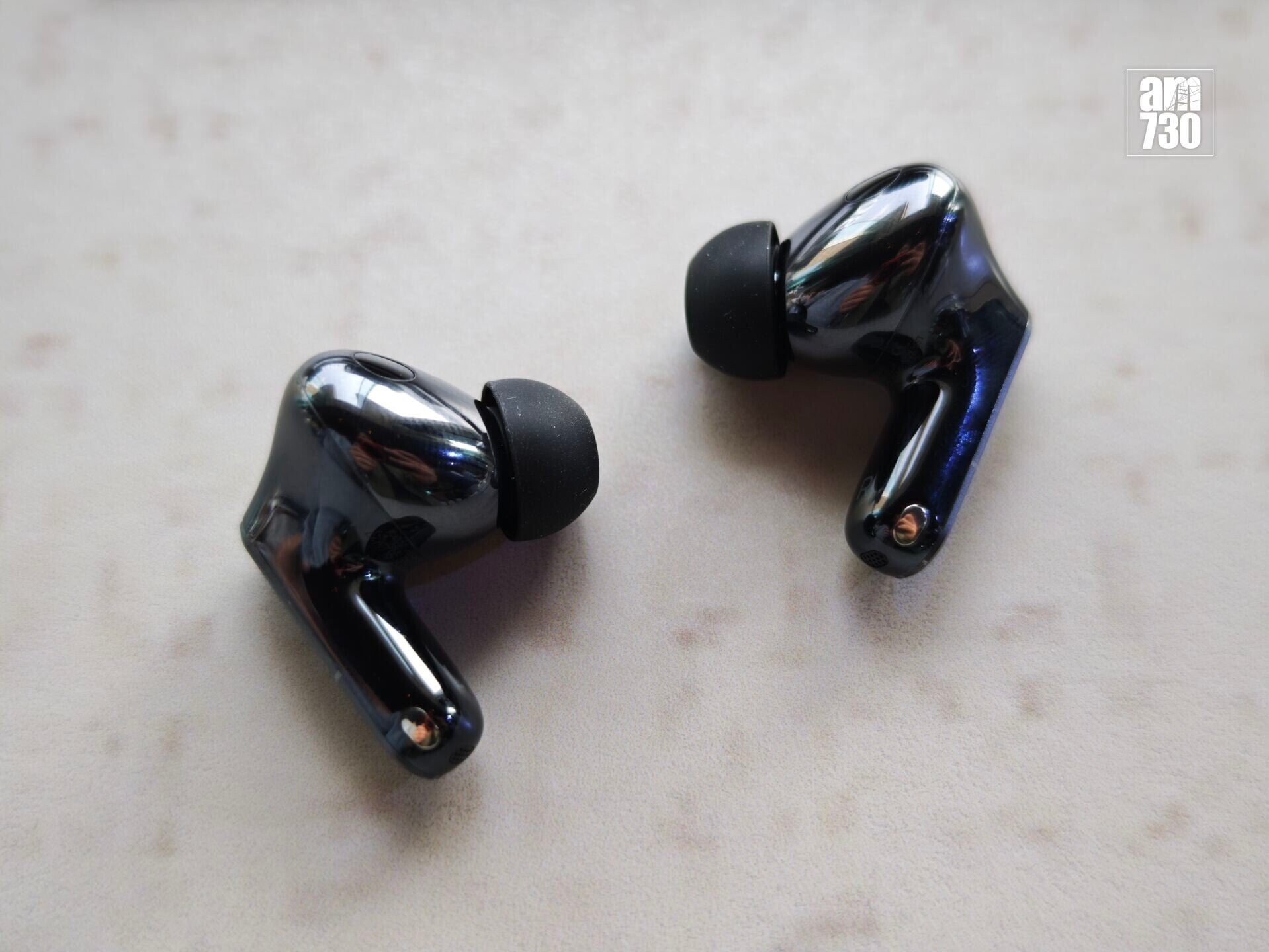 HUAWEI FreeBuds Pro 5入耳式設計。