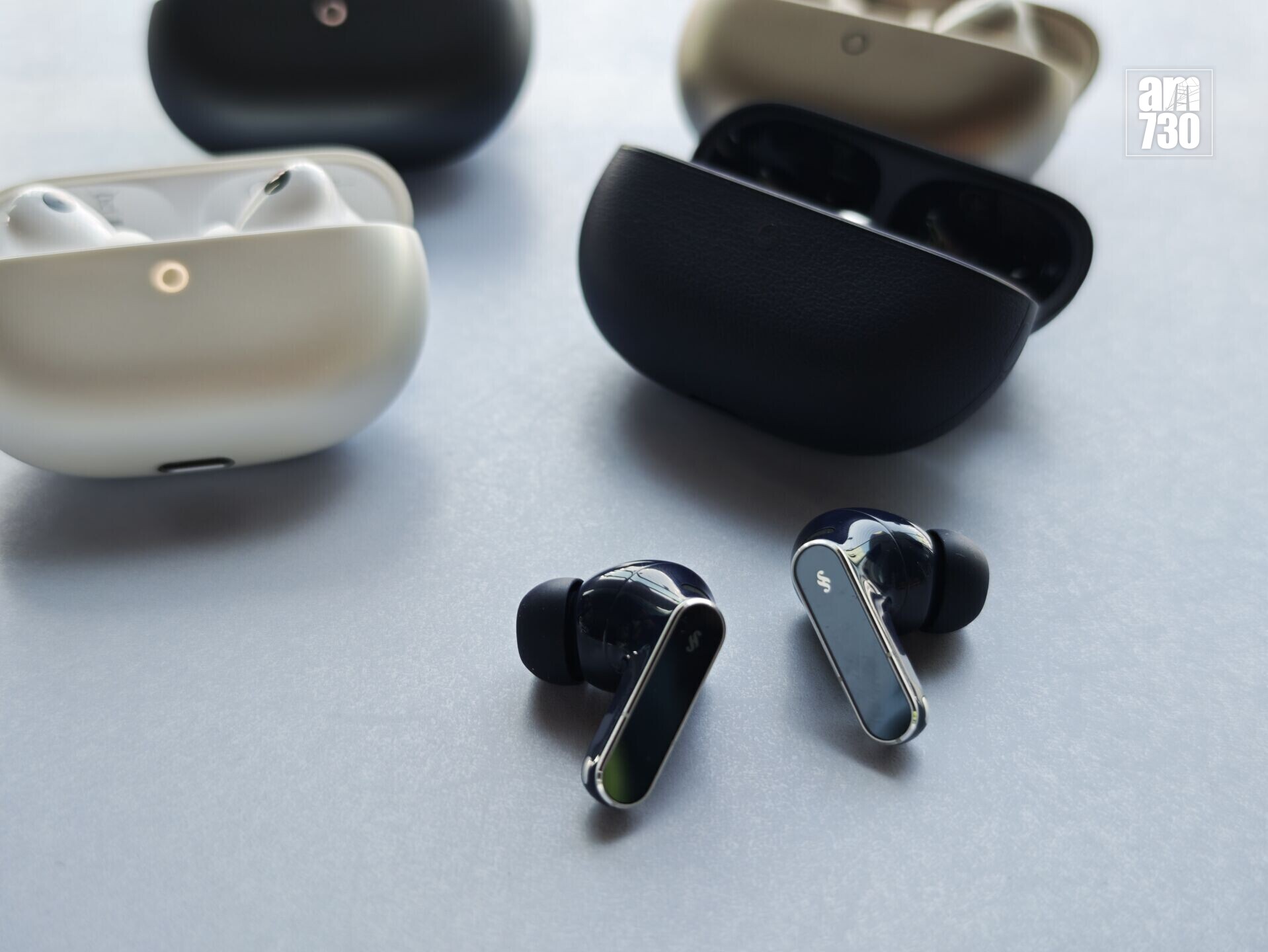 HUAWEI FreeBuds Pro 5精雕鑽弦切面工藝搭配HUAWEI SOUND標誌。