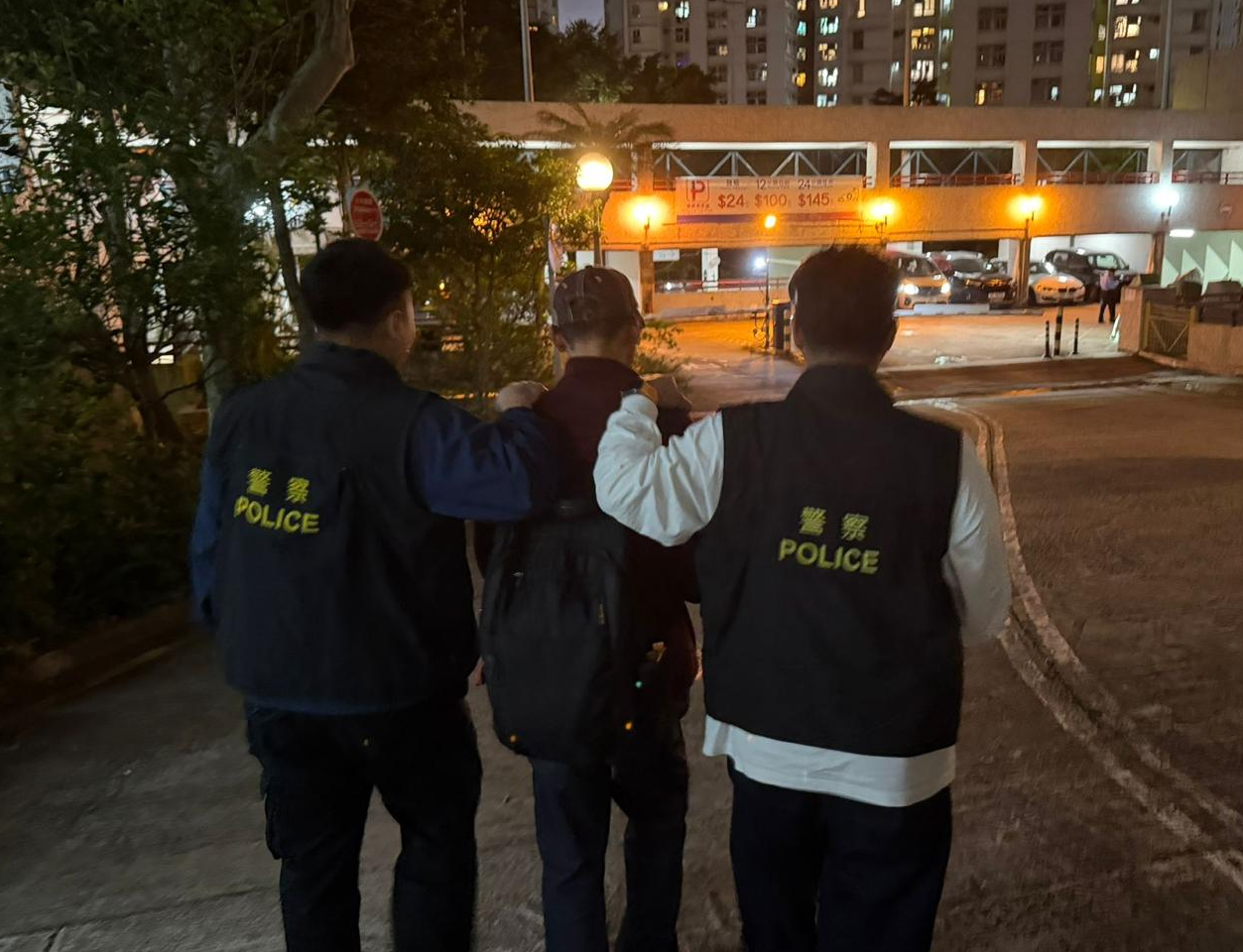 觀塘警區展開反非法收債行動,於全港多區共拘捕8名本地男子及4名本地女子分別涉嫌「刑事毀壞」及「刑事恐嚇」。(警方提供)
