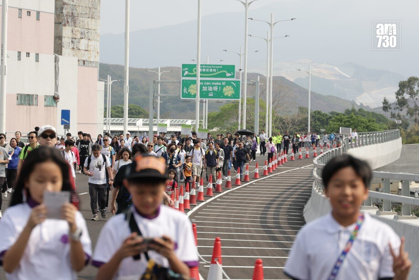 公益金新界區百萬行今日(22日)在即將啟用的粉嶺繞道(東段)舉行。(吳康琦攝)