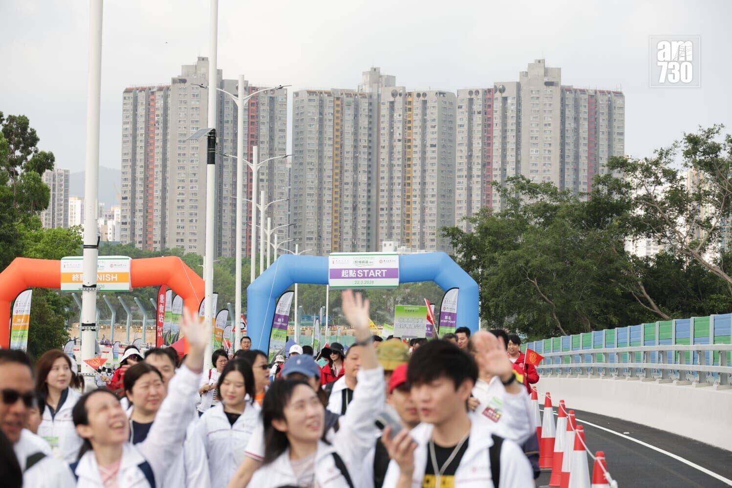 公益金新界區百萬行今日(22日)在即將啟用的粉嶺繞道(東段)舉行。(吳康琦攝)