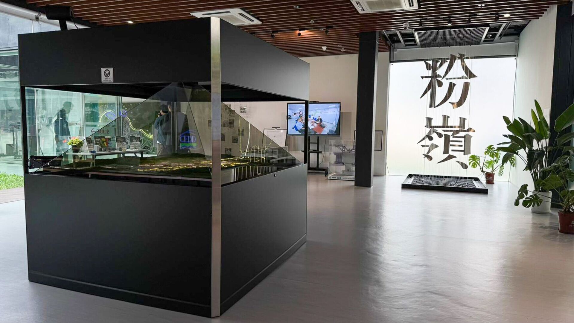 訪客可透過全息投影技術與立體模型,從不同角度了解新發展區全貌,以至北都整體發展。