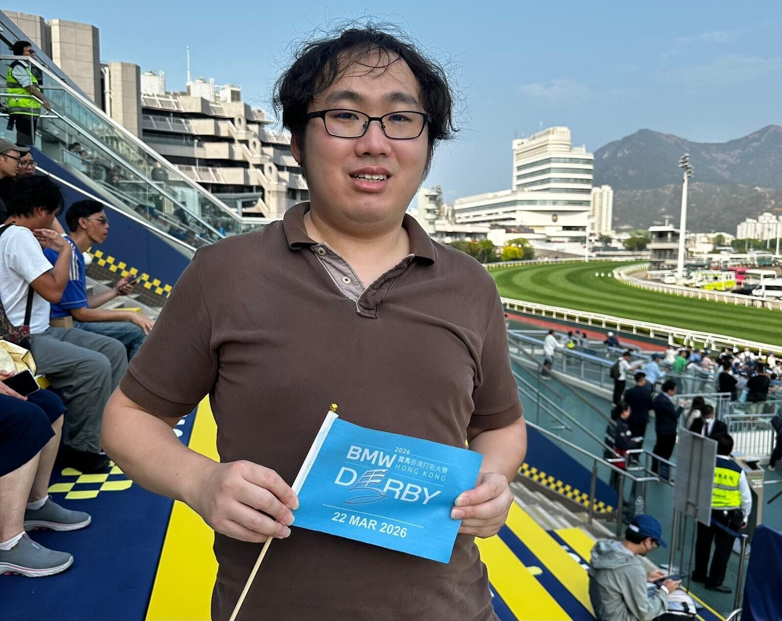本地馬迷高先生認為香港賽事觀賞性最高,尤以打吡大賽為甚,認為「白鷺金剛」贏得打吡大賽冠軍意義重大.jpg