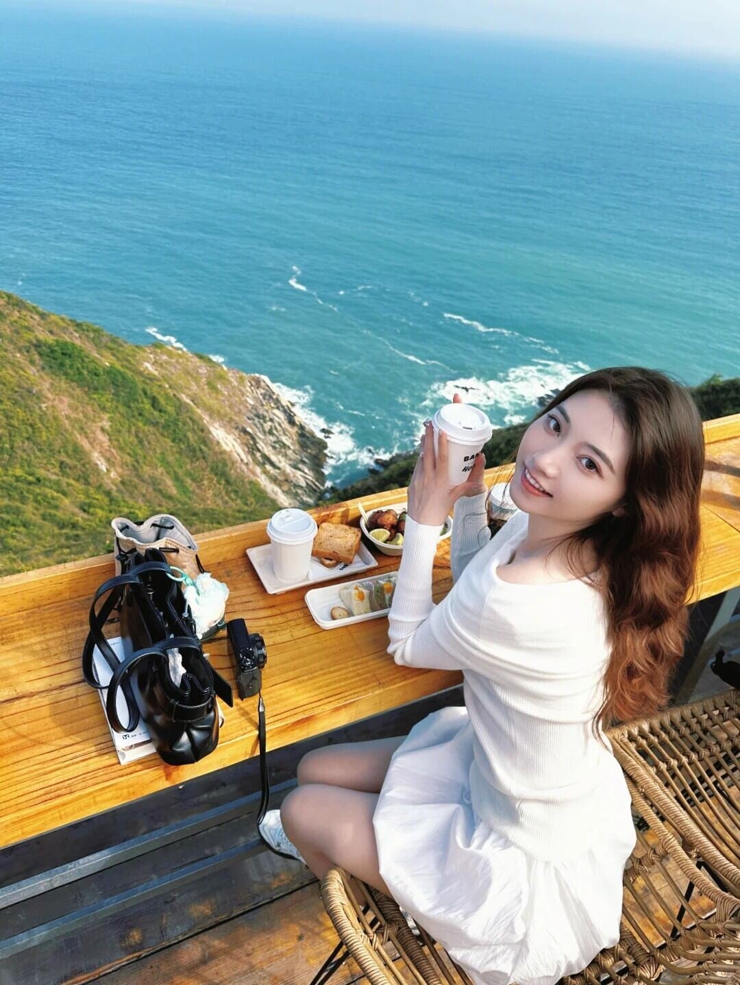 不在国外!深圳新开的悬崖咖啡☕好chill🌊 2 路野野鱼 来自小红书网页版