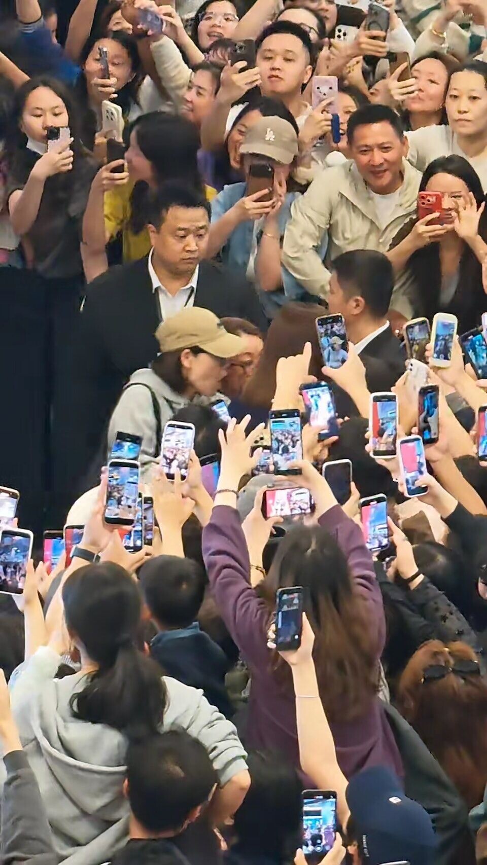 阿佘被拉一刻 (1)