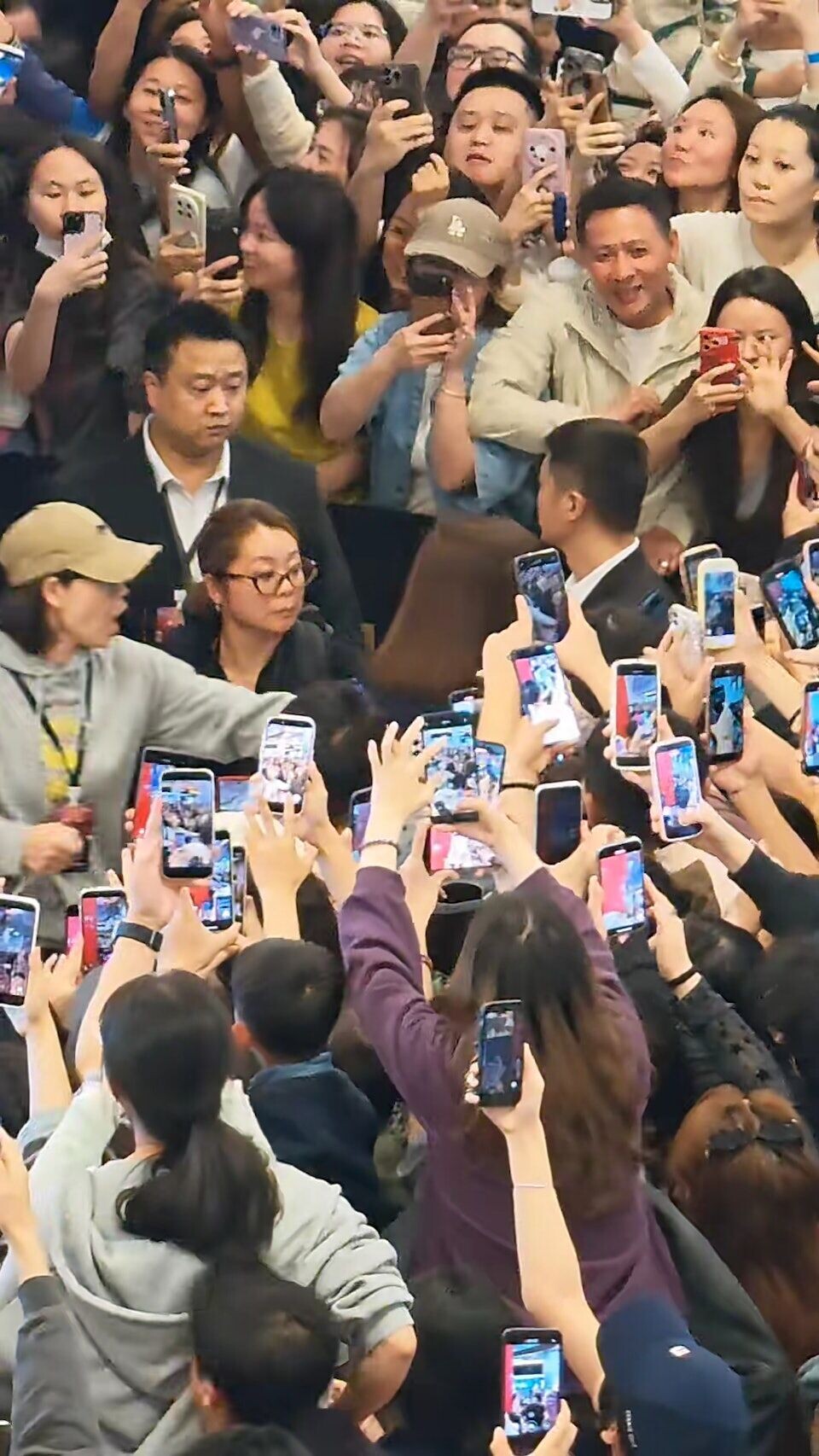 阿佘被拉一刻 (2)